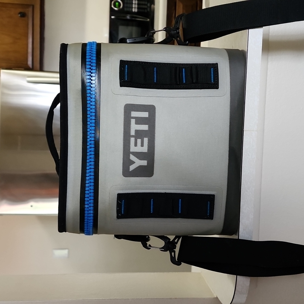 Yeti Hopper Flip 8 (Discontinued Color)